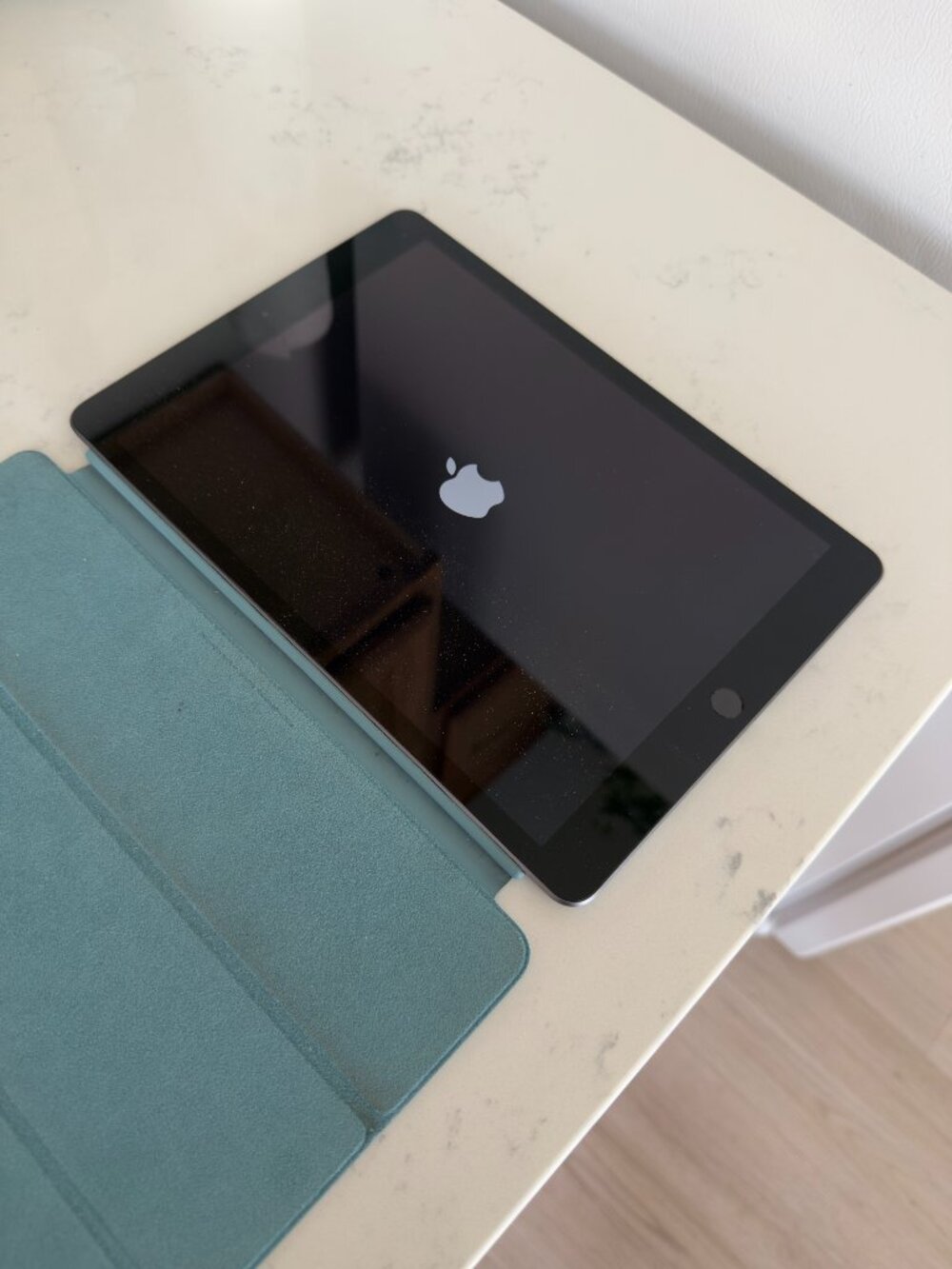 Personalized 10.2-inch iPad Wi-Fi 32GB - Space Gray + Smart Cover for iPad